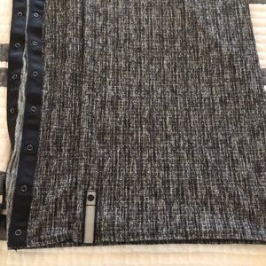 Lululemon NWT Grey Vinyasa Scarf